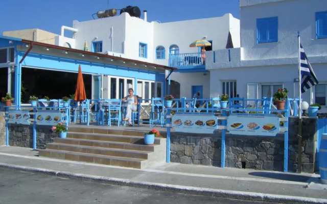 Socrates Apartments & Restaurant