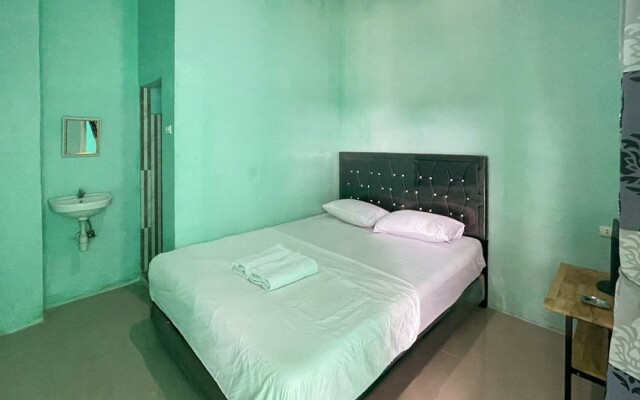 Antony Homestay near Pantai Pasir Putih Parbaba RedPartner