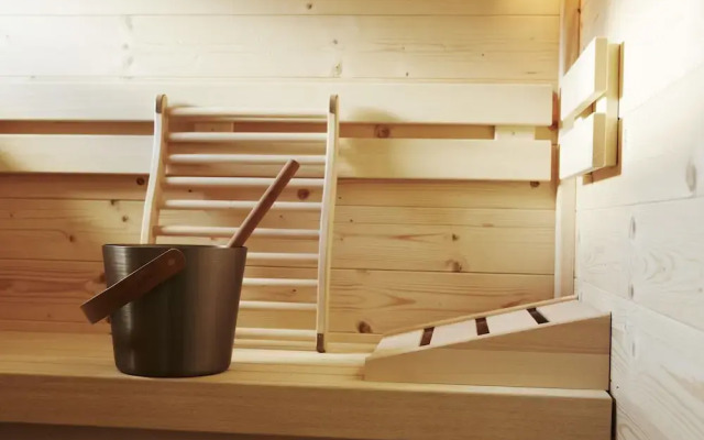 Cosy, Modern Canadian Wooden Chalet