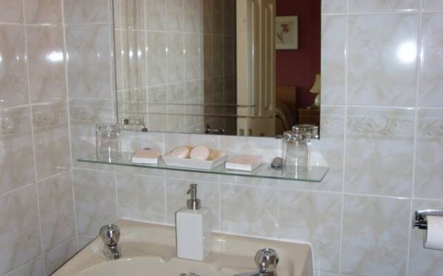 Heather Lodge Country House