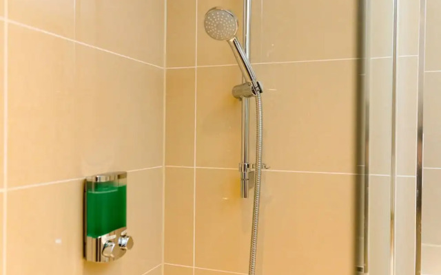 Skyvillion - Tower Point Enfield 2bed Wbalcony