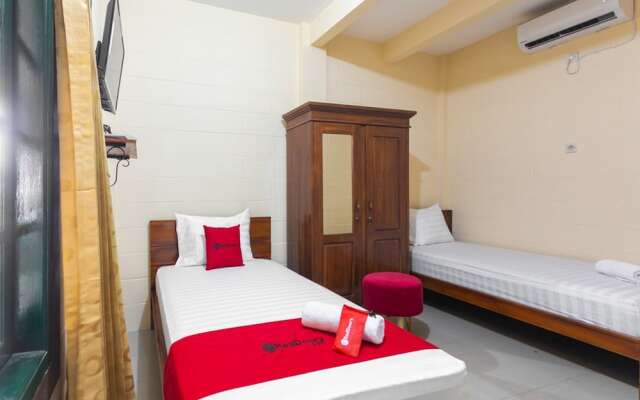 RedDoorz Syariah near Titik Nol Yogyakarta