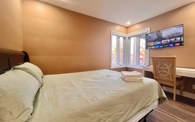 Upgraded Rooms with Bath 7-min to Subway Near Downsview Rogers Stadium