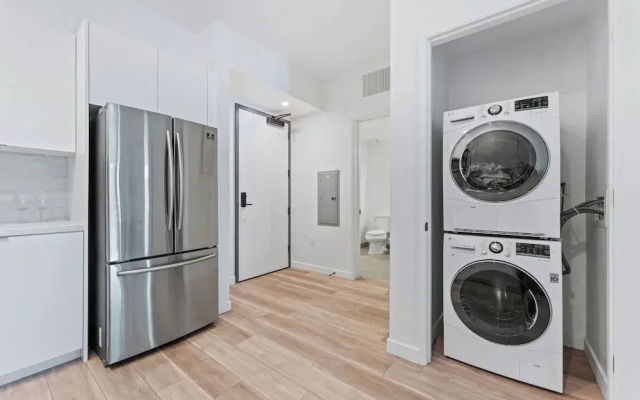Stylish LA Studio Prime Location
