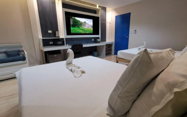 Pescadores Seaview Suites Moalboal