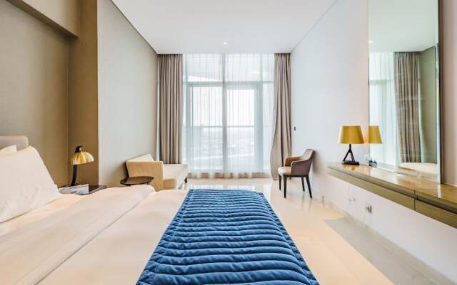 Stunning 2BR with Balcony-Canal View