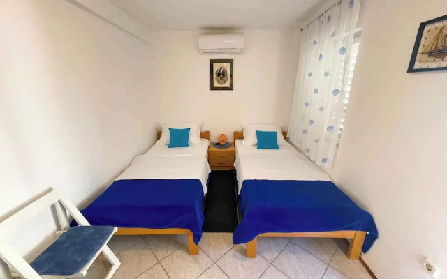 Studio apartment Perovic