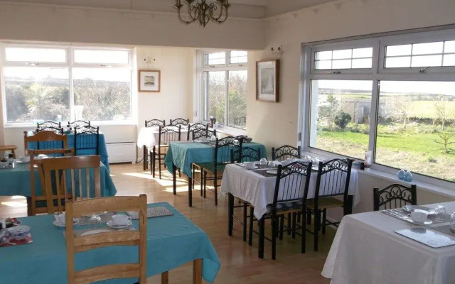 Trenowan B and B