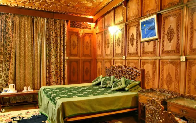 De-Laila Houseboats