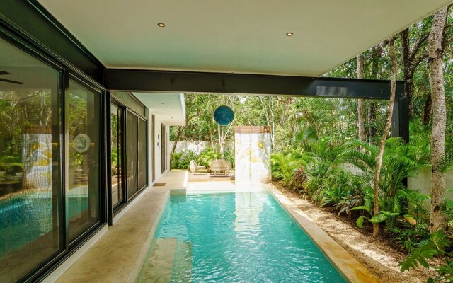 Magazine-worthy Villa Ponderosa with Private Pool & Gated Area