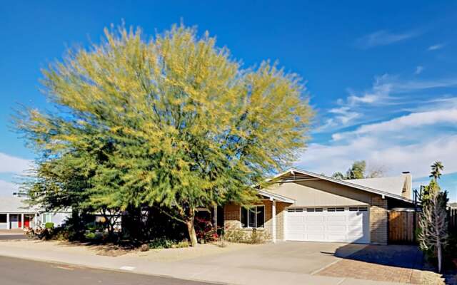 Stylish Desert Oasis - 3 Br Home