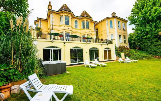 Crofton House Hotel