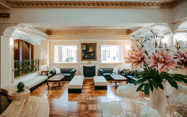 River Palace Hotel