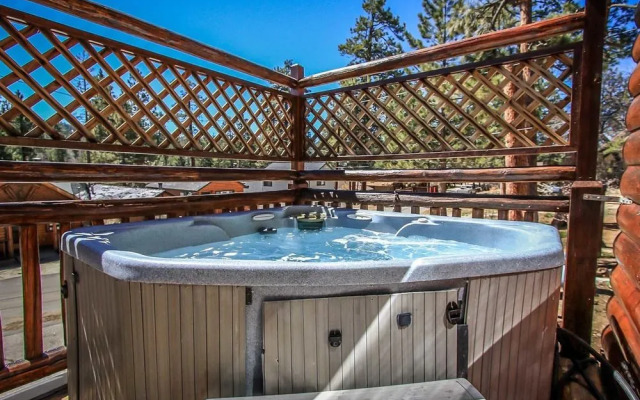 Bear Claw Bungalow #379