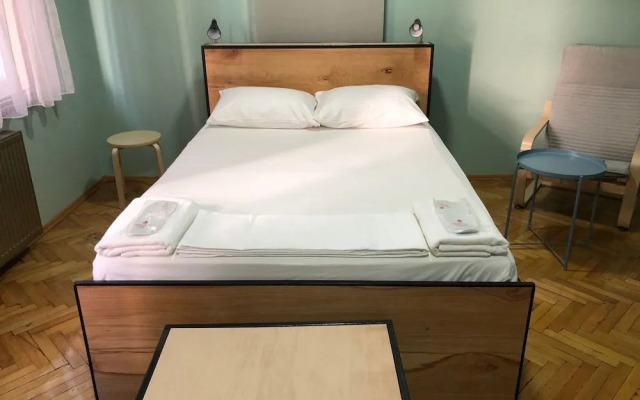 Yolohostel