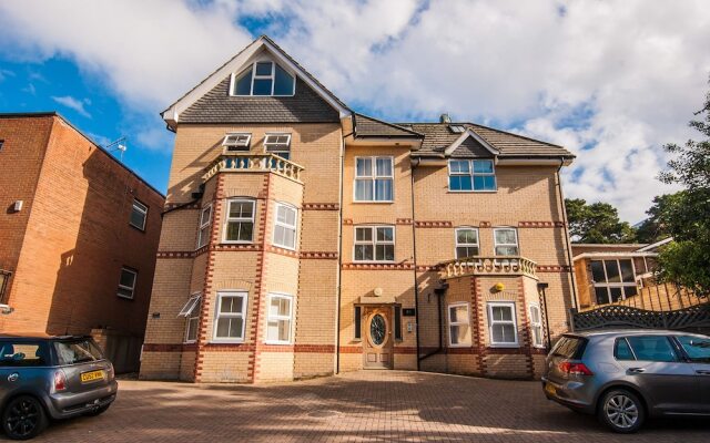 Boutique Balcony Apartment at Bodorgan Manor