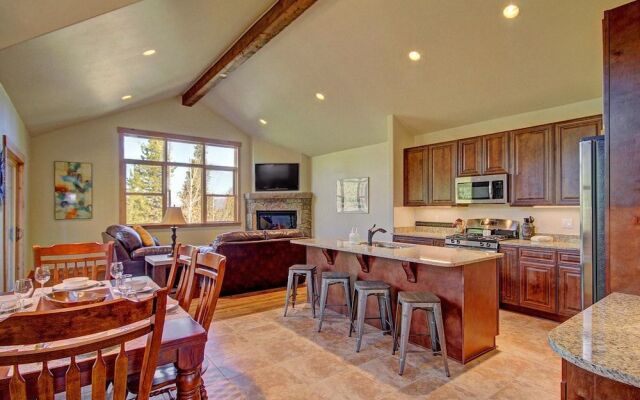 Maggie Point 3 Br condo by RedAwning