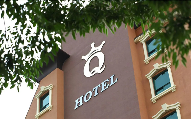 Q Hotel