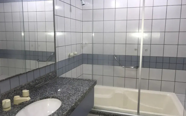 Flats Iate Plaza