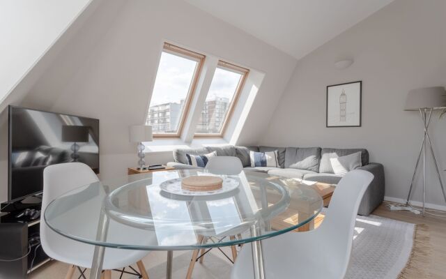 Modern 2 Bedroom Home With a View