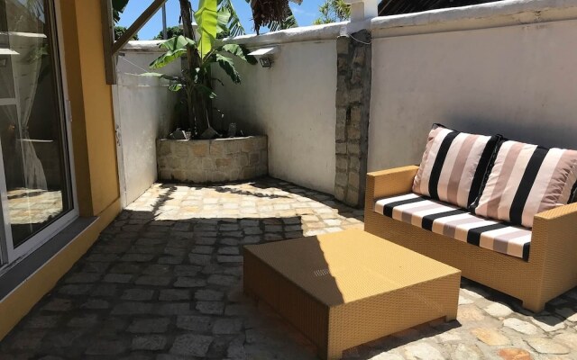Wonderful Poolside Bungalow Perfect for 2 People