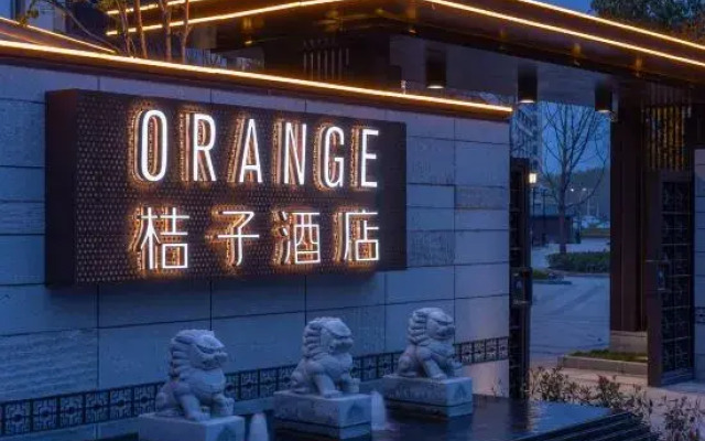 Orange hotel