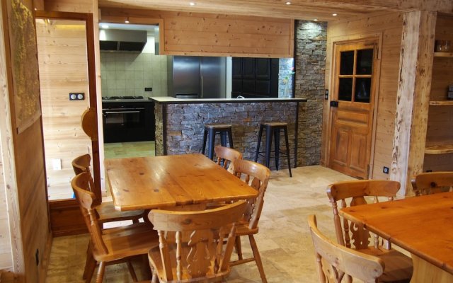 Chalet With 7 Bedrooms in Saint-jean-d'arves, With Wonderful Mountain