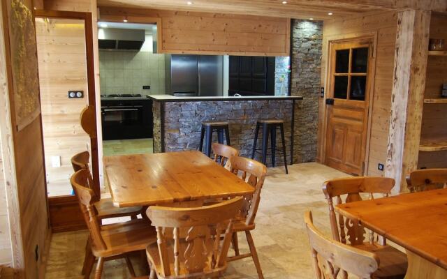 Chalet With 7 Bedrooms in Saint-jean-d'arves, With Wonderful Mountain