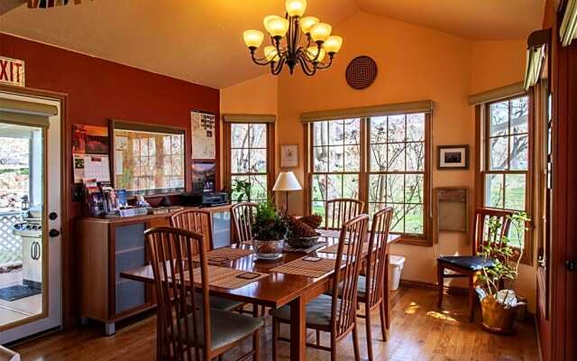 2 Cranes Inn Zion