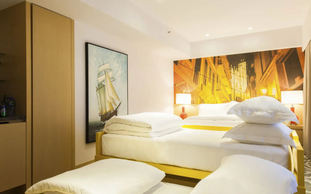 Caravel Hotel
