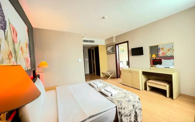 Senza Sunset Beach Hotel