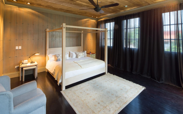 Factoria Hotel