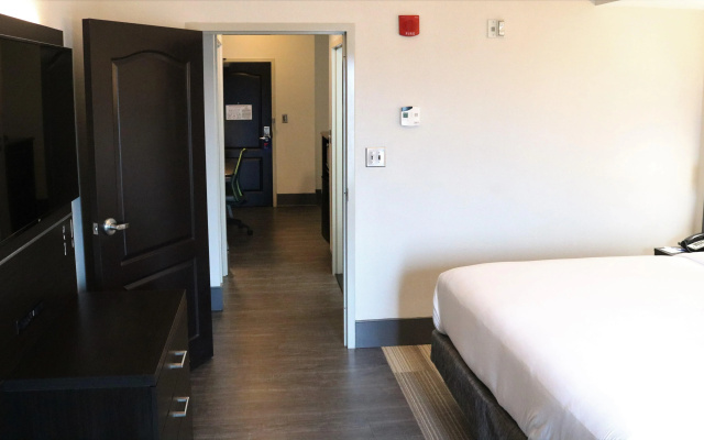 Holiday Inn Express & Suites Columbia-Fort Jackson by IHG