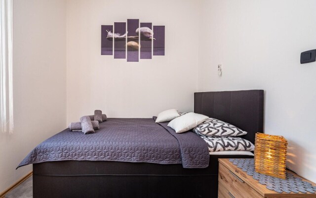 Nice Apartment in Rovanjska With Wifi and 2 Bedrooms