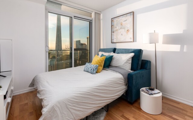 QuickStay - Elegant & Modern Condo, CN Tower Views