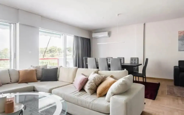 Spacious and Sunlit Seaside Flat