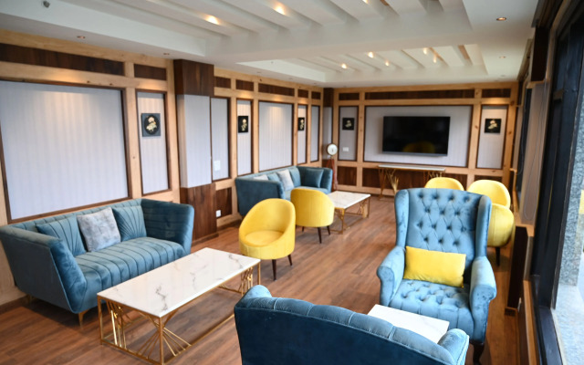 Justa Cliffend Resort & Spa, Mashobra