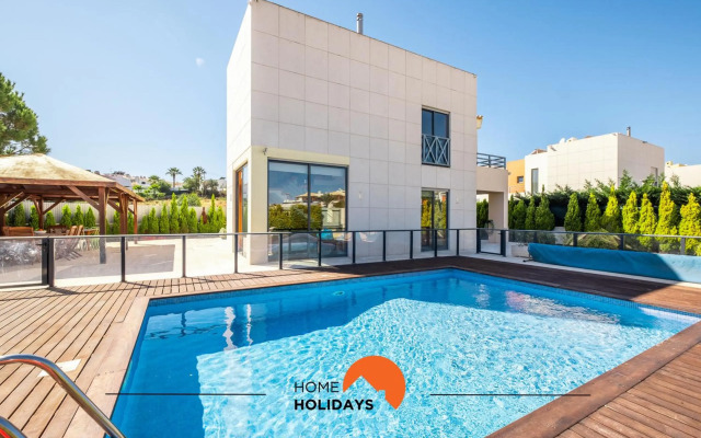 #076 Stunning and Modern Villa Near NewTown, Beach Pool