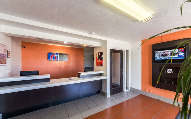 Motel 6 Uvalde, TX