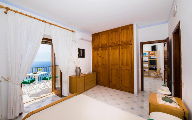 Villa Savina - Elegant Family Villa Overlooks Amalfi Coast -