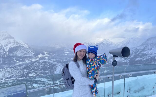 Storm Mountain Lodge Cabins & Dining