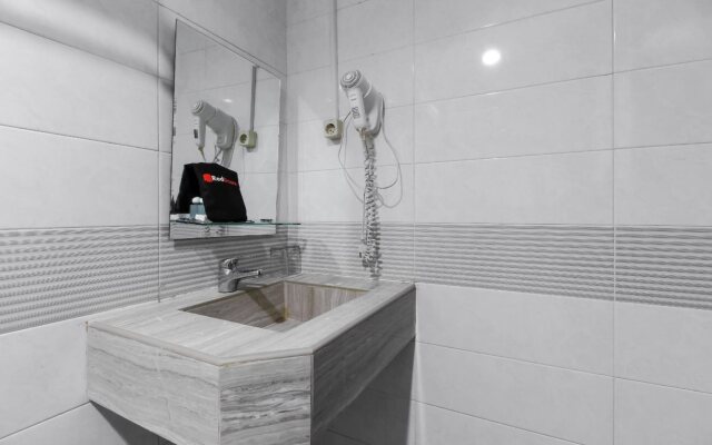 RedDoorz Plus Syariah @ Jalan Sriwijaya Medan
