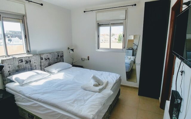 Jaffa's Penthouse Hostel