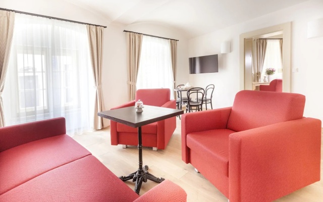 Hotel At the White Lily