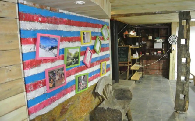 E-Outfitting Moon Hostel