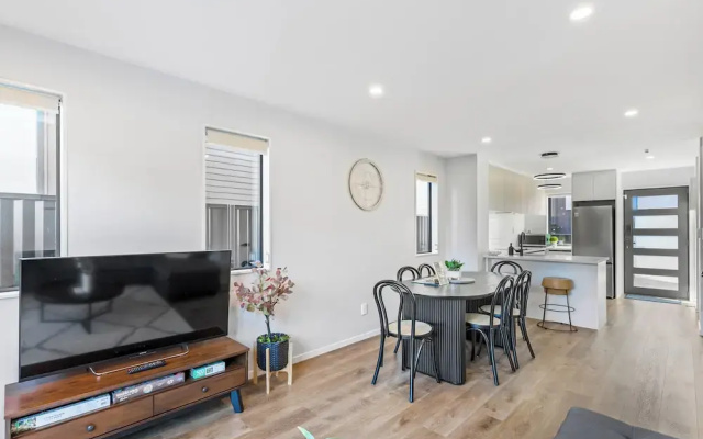 4BR Townhouse for Families Zodiak Stays