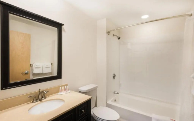 Howard Johnson Quincy