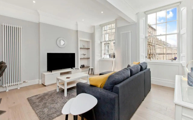 Modern & Spacious 1 Bed Apt, West End