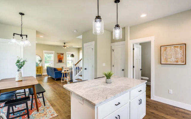 Getaway w/ Fire Pit: 3 Mi to River Arts District!