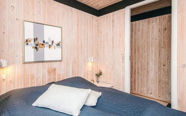 Cozy Cottage by the Sea-by Traum